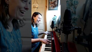 Pink Pony Club – Chappell Roan cover by Beth Sarah